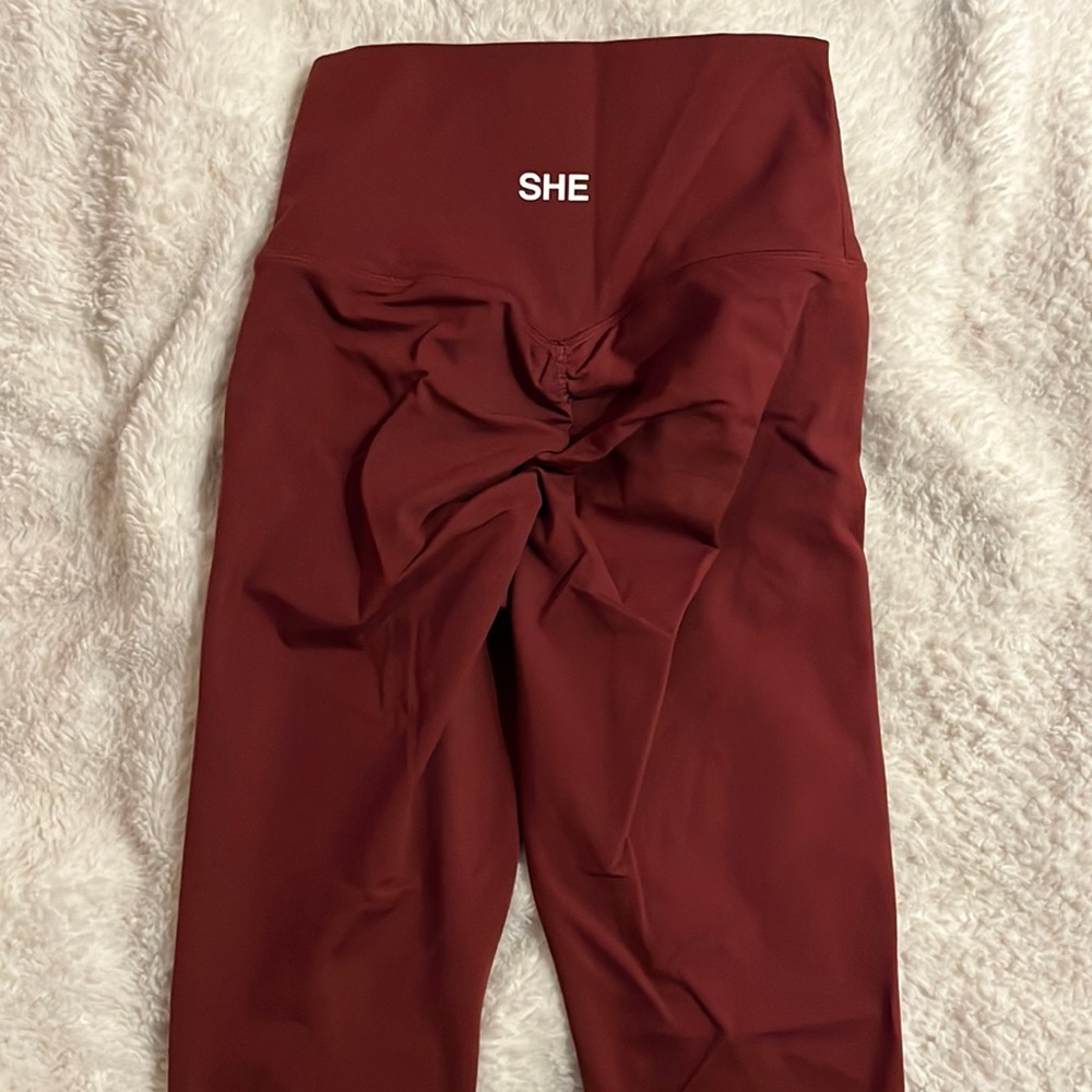 Darc Sport big wolf pump leggings in maroon